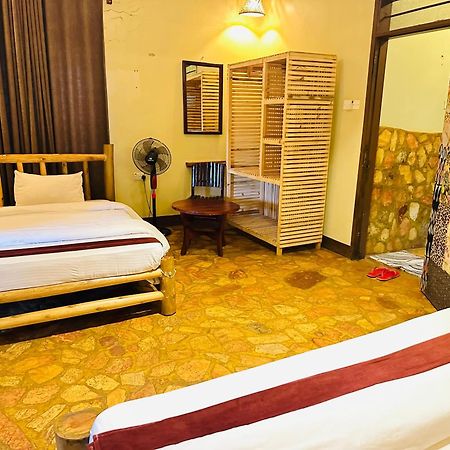 Afro Smile Hotel & Guest House Джінджа Екстер'єр фото