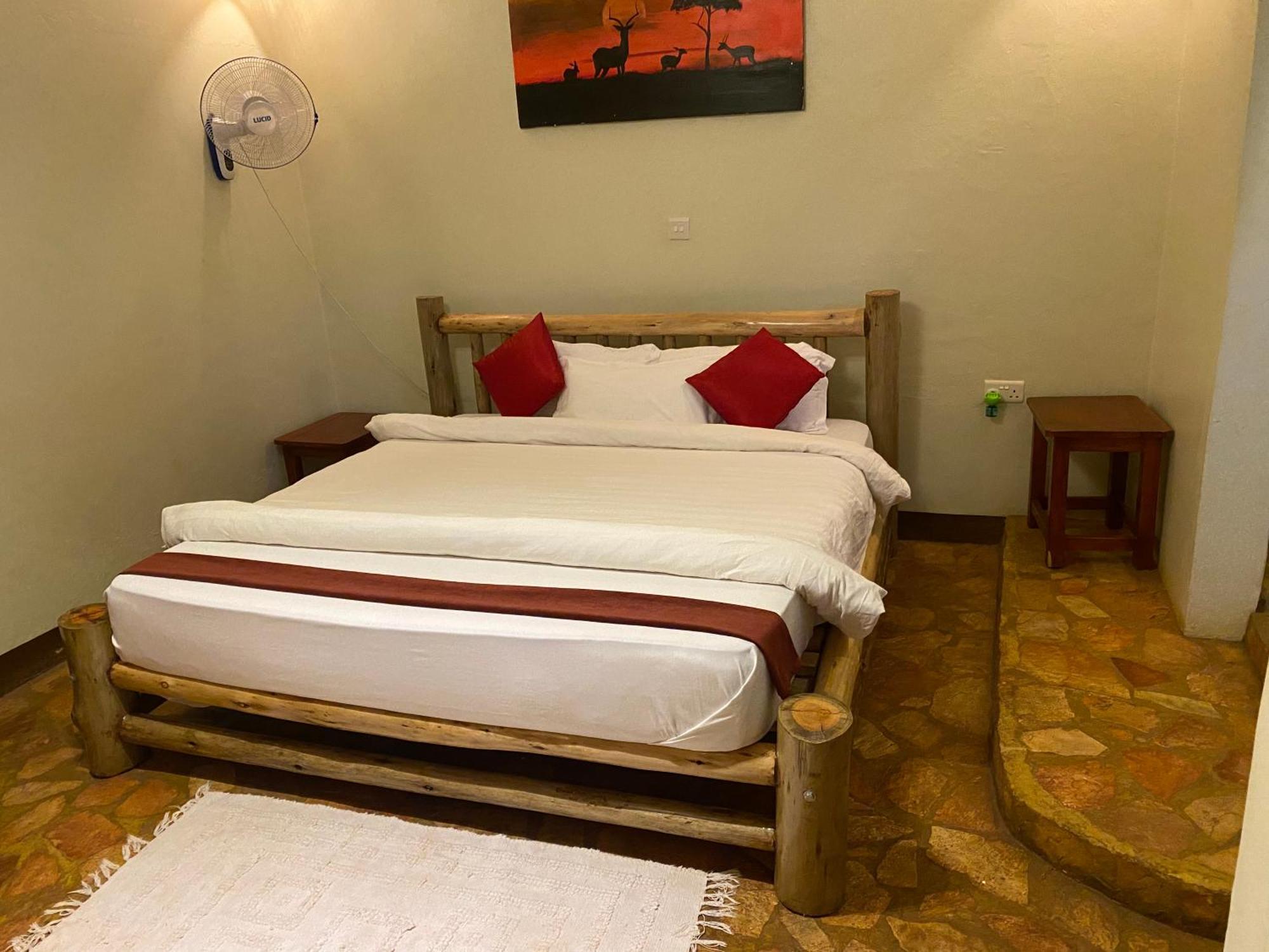 Afro Smile Hotel & Guest House Джінджа Екстер'єр фото