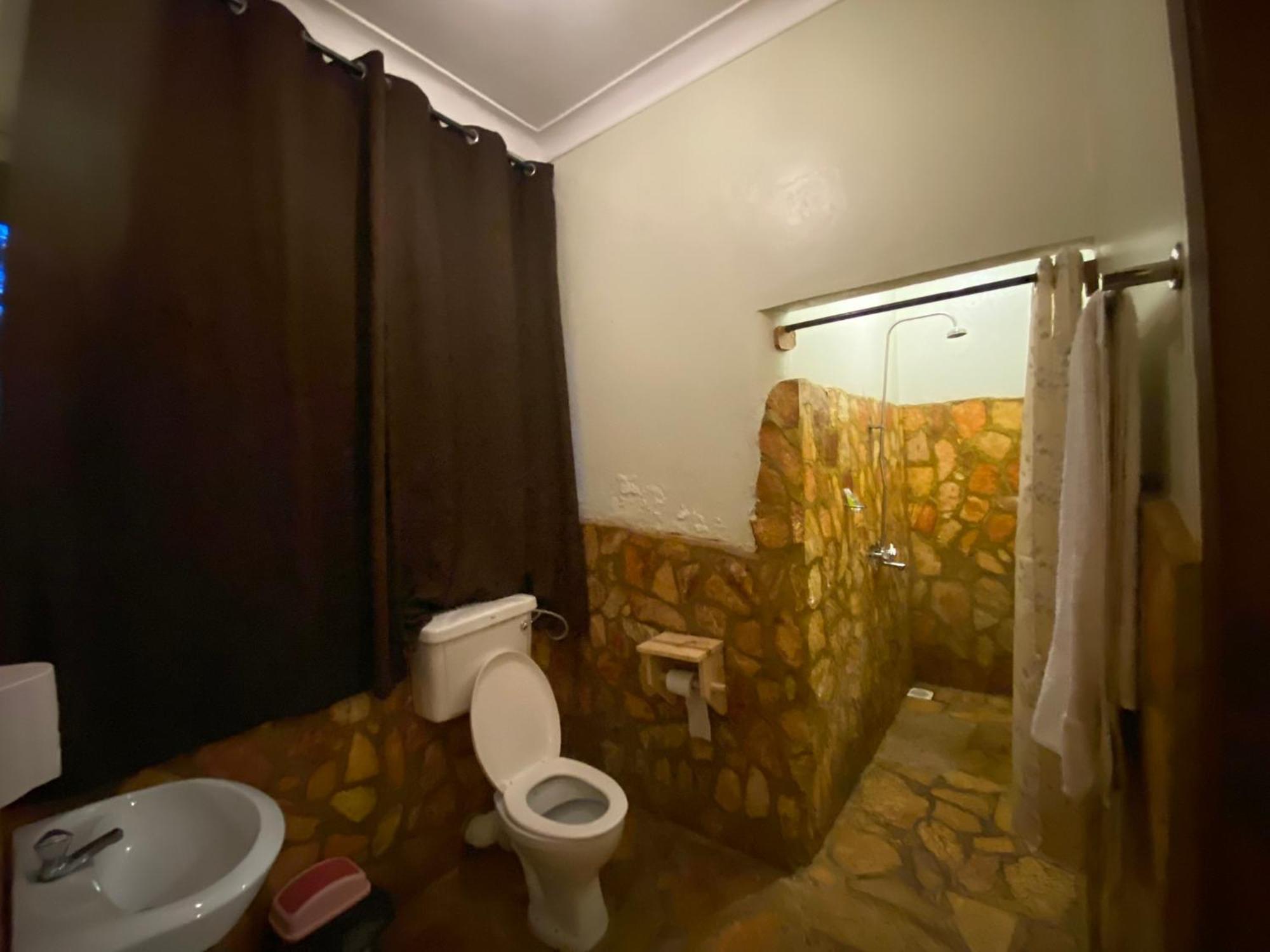 Afro Smile Hotel & Guest House Джінджа Екстер'єр фото