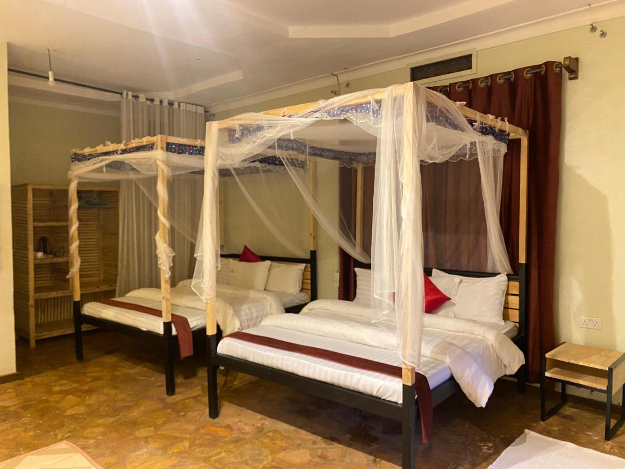 Afro Smile Hotel & Guest House Джінджа Екстер'єр фото