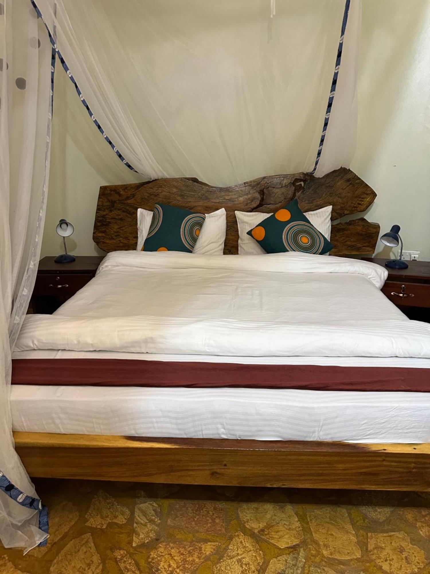 Afro Smile Hotel & Guest House Джінджа Екстер'єр фото