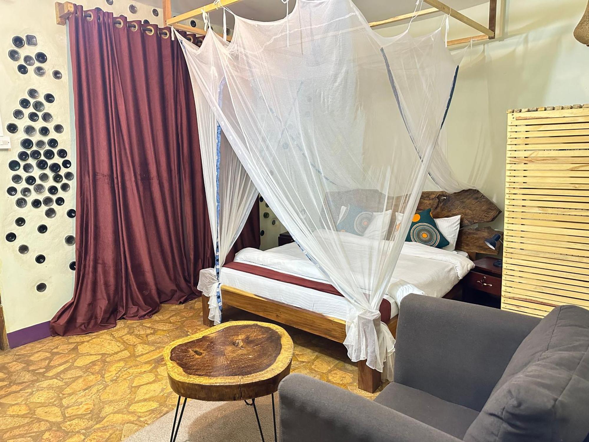 Afro Smile Hotel & Guest House Джінджа Екстер'єр фото