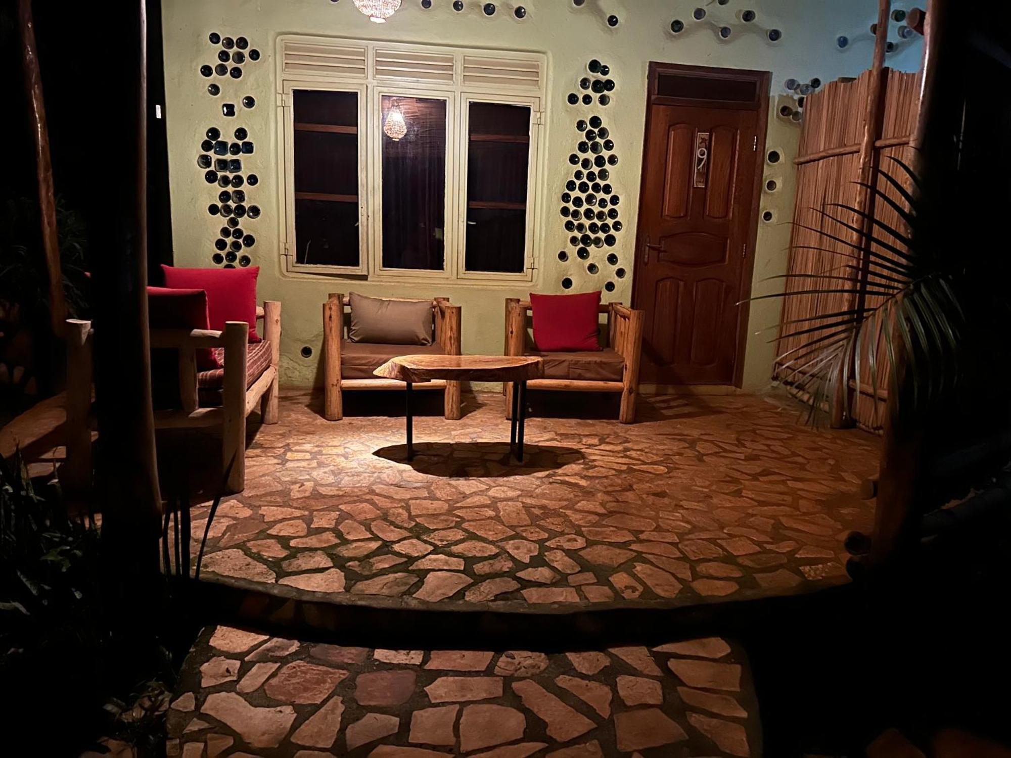 Afro Smile Hotel & Guest House Джінджа Екстер'єр фото
