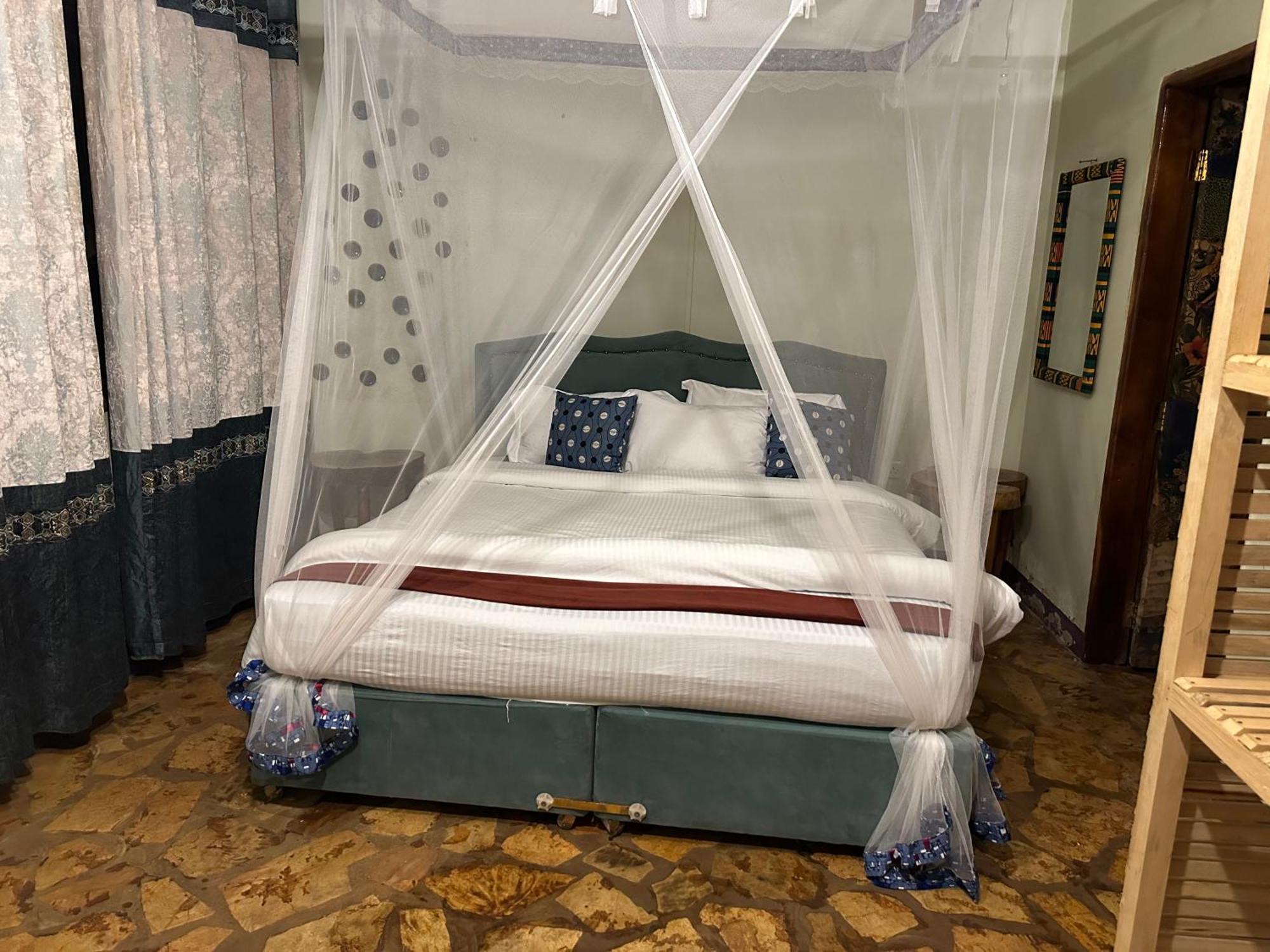 Afro Smile Hotel & Guest House Джінджа Екстер'єр фото