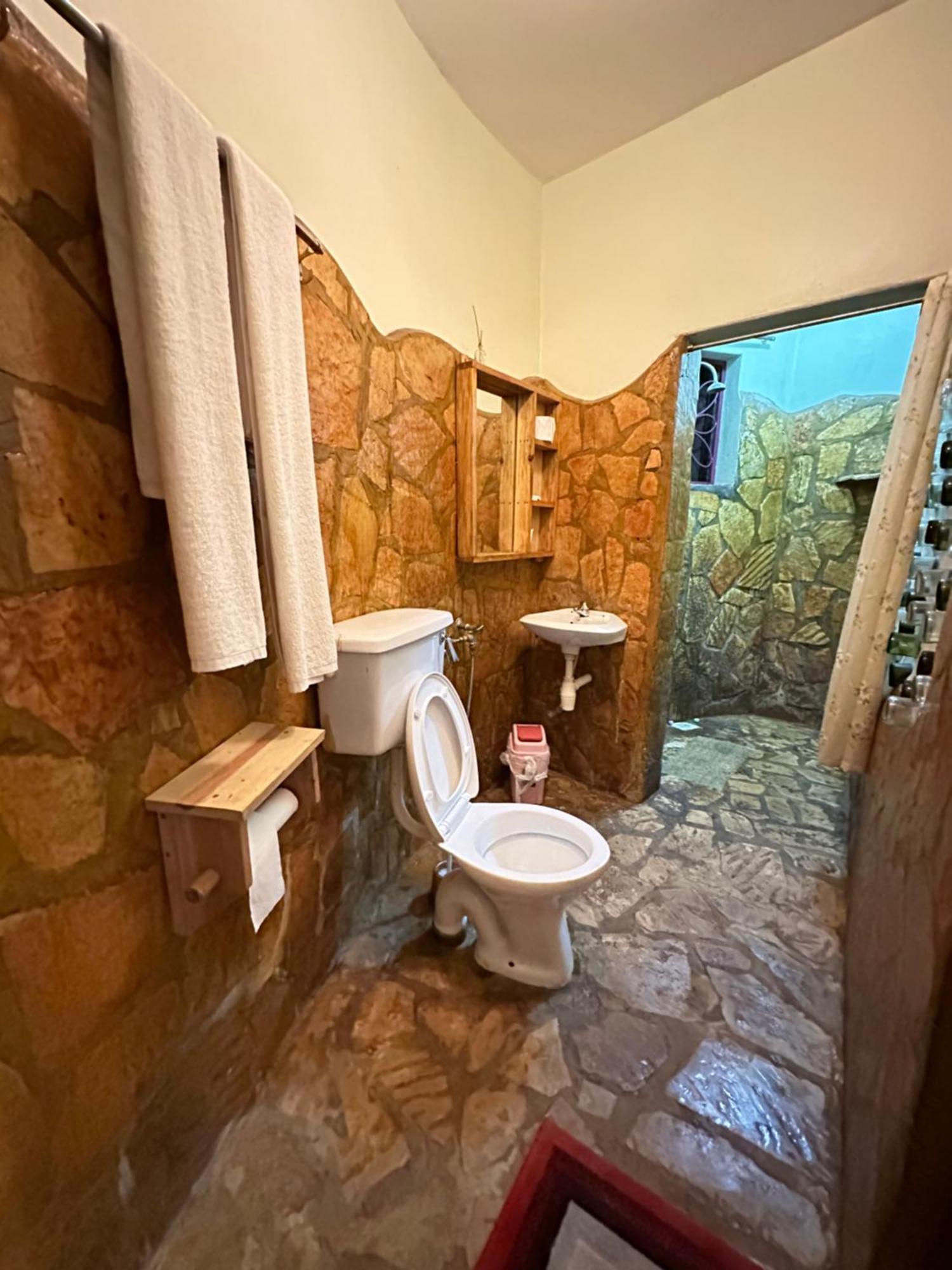 Afro Smile Hotel & Guest House Джінджа Екстер'єр фото