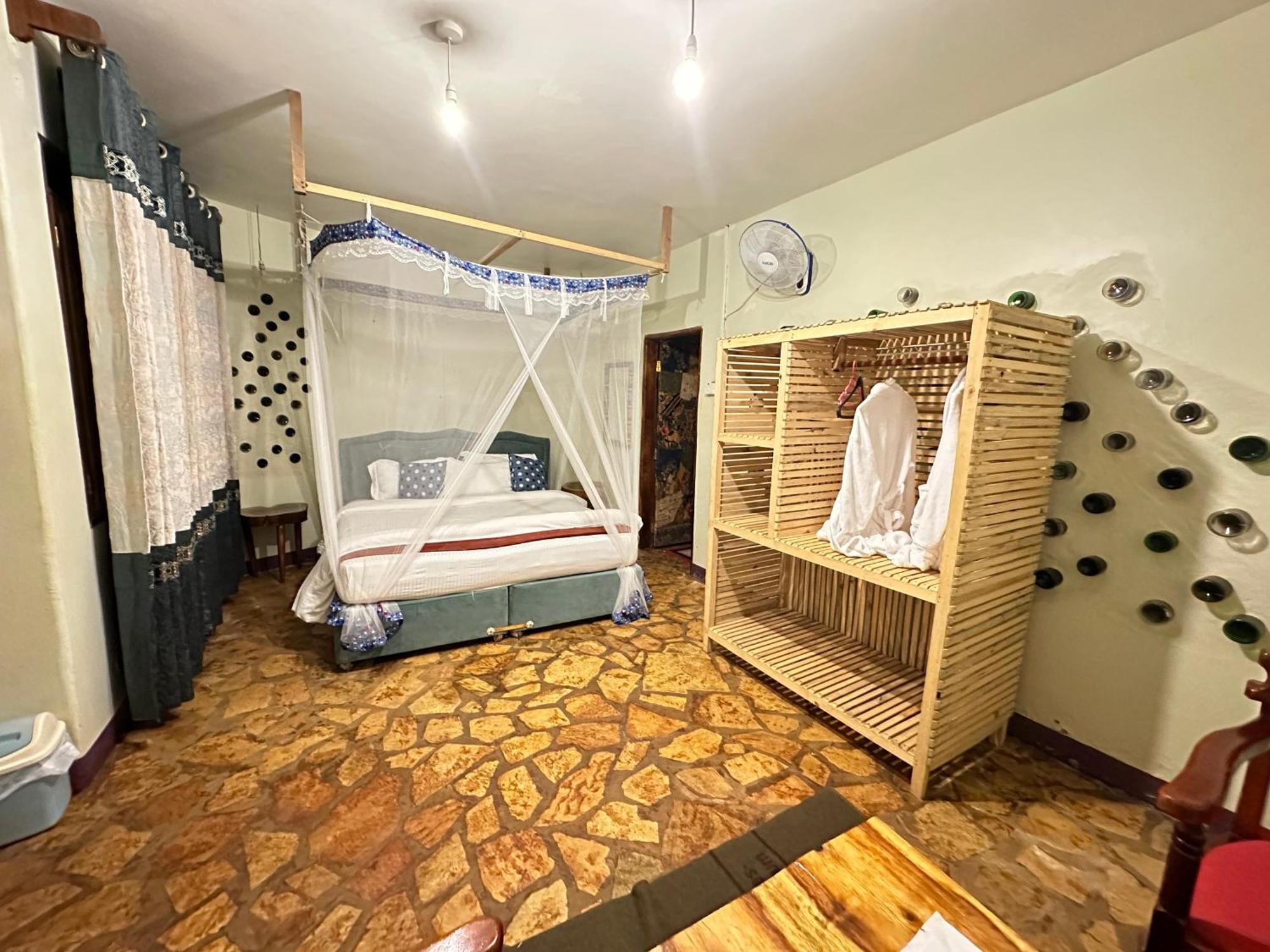 Afro Smile Hotel & Guest House Джінджа Екстер'єр фото