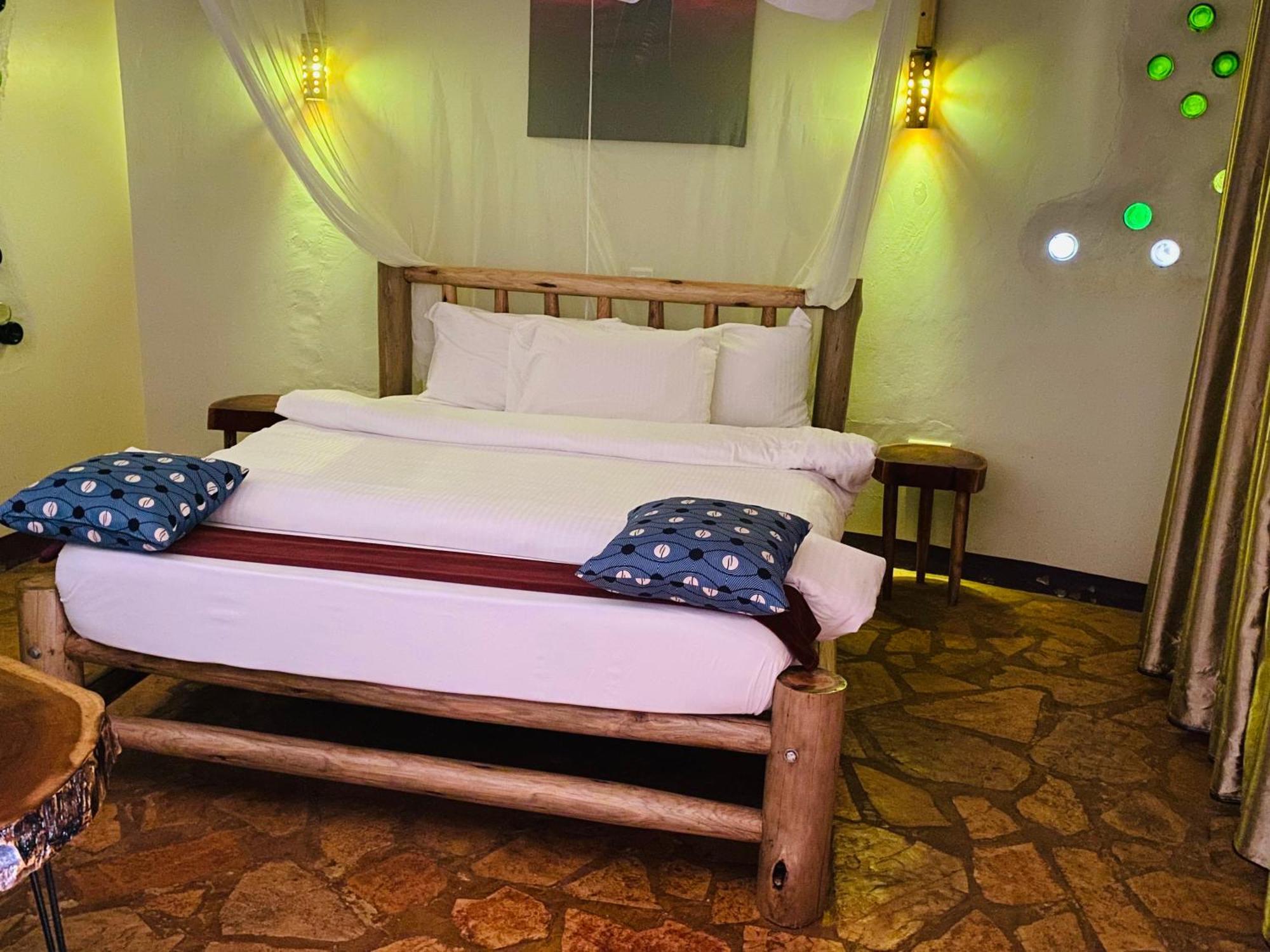 Afro Smile Hotel & Guest House Джінджа Екстер'єр фото