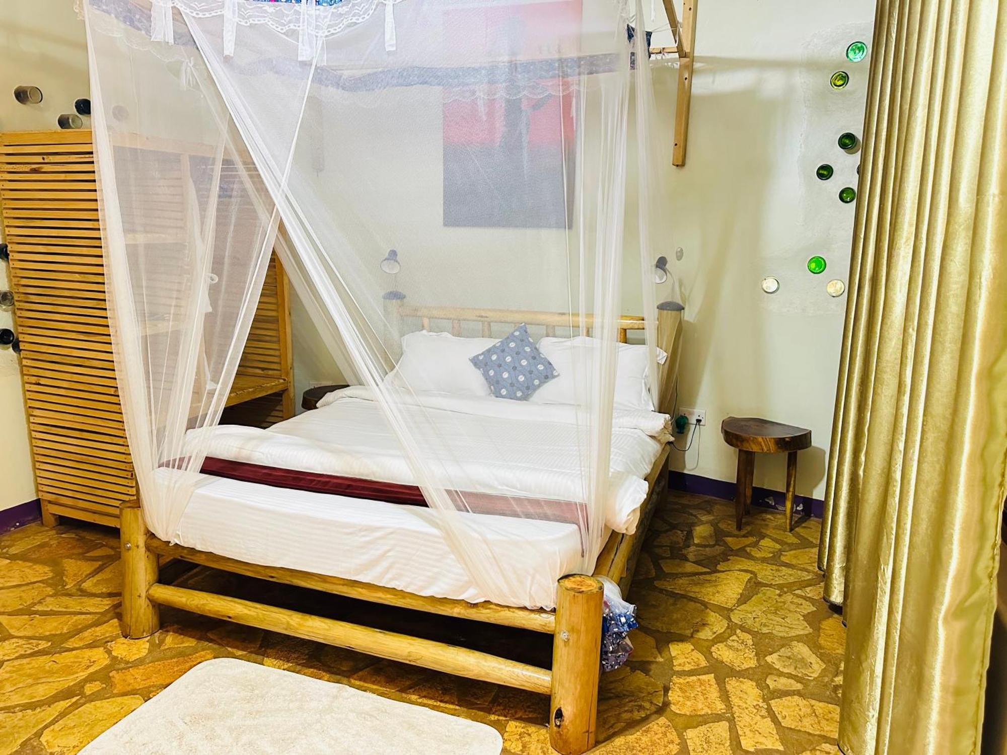 Afro Smile Hotel & Guest House Джінджа Екстер'єр фото