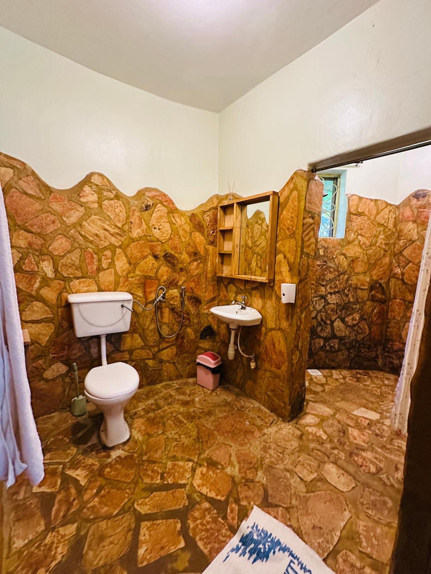 Afro Smile Hotel & Guest House Джінджа Екстер'єр фото