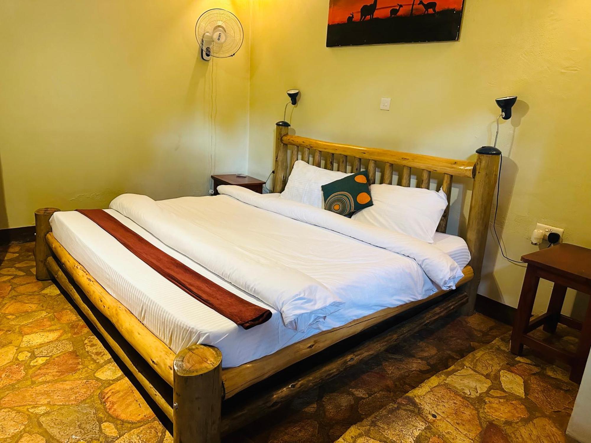 Afro Smile Hotel & Guest House Джінджа Екстер'єр фото