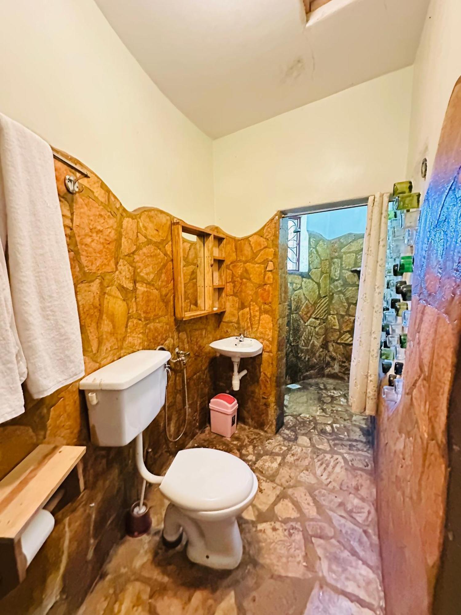 Afro Smile Hotel & Guest House Джінджа Екстер'єр фото