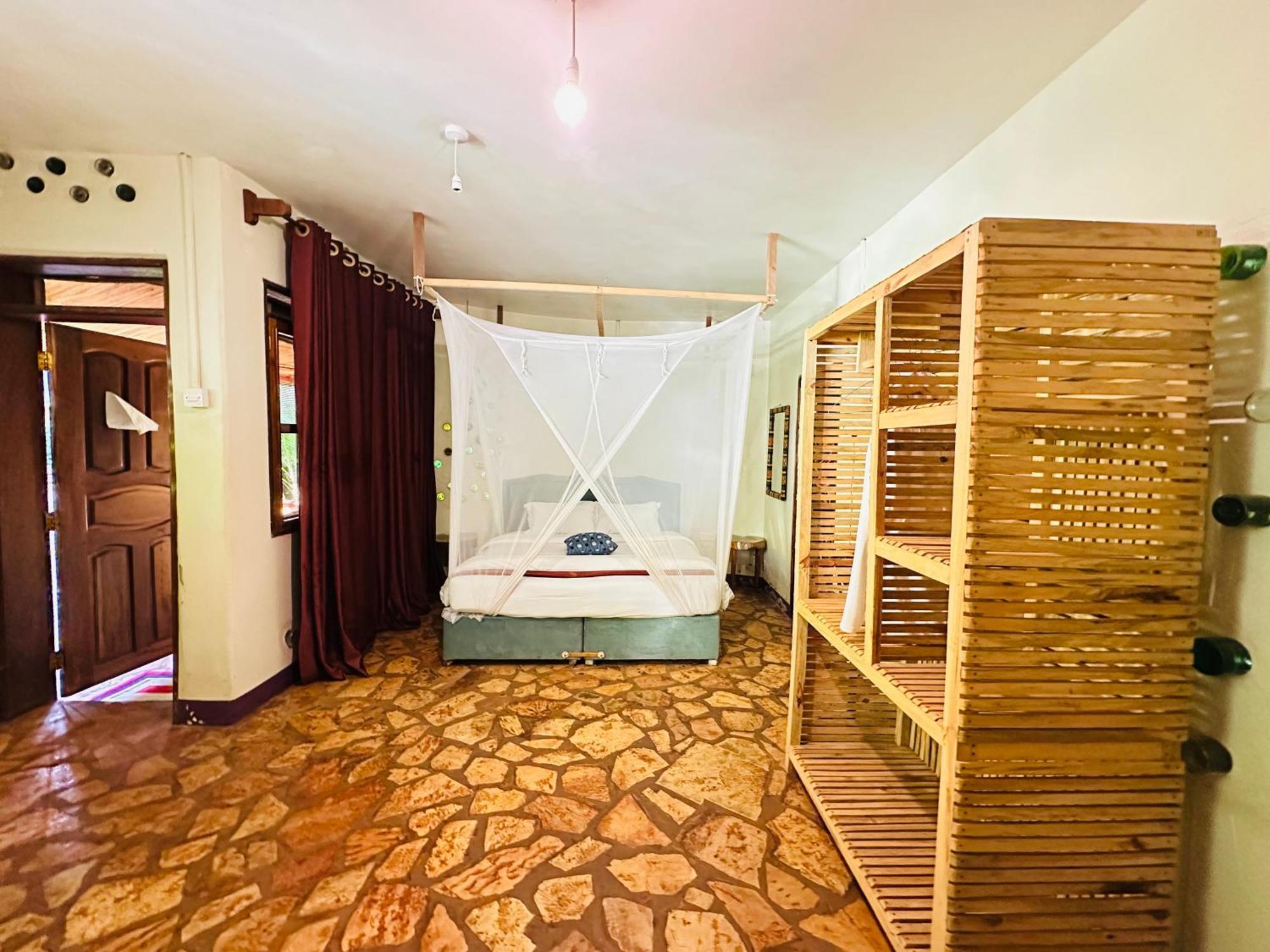 Afro Smile Hotel & Guest House Джінджа Екстер'єр фото