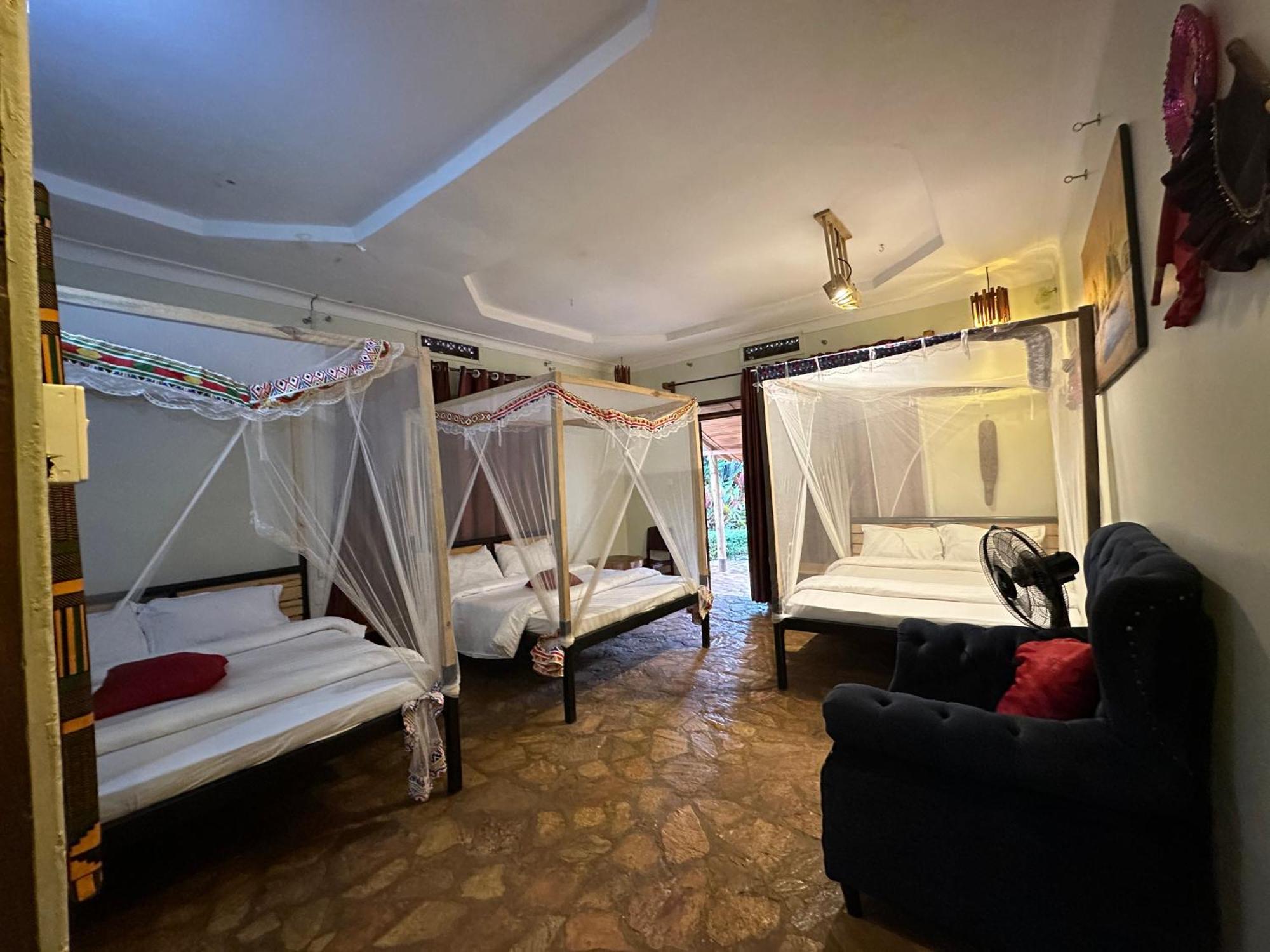 Afro Smile Hotel & Guest House Джінджа Екстер'єр фото